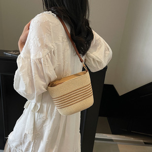 Sacs fourre-tout pour femmes en gros directement de l'usine, sacs seau, sacs messager à empiècements, sacs à bandoulière en paille tressée pour femmes - Product Image 3