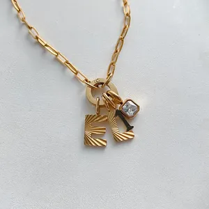 สร้อยข้อมือ EManco DIY แบบหลายจี้ ดีไซน์คลาสสิก ของขวัญสำหรับผู้หญิง ทำจากสแตนเลสสตีล สีทอง ไม่ลอก ปรับขนาดได้ พร้อมจี้ตัวอักษร ดาว และดวงตาป้องกันภัย - Product Image 4