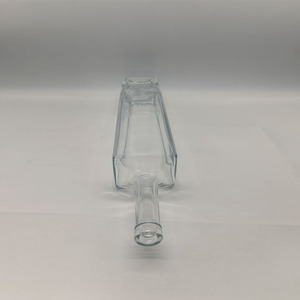 Venta directa de <span class=keywords><strong>f</strong></span>ábrica 750ml/700ml Botellas de vidrio cuadradas transparentes Vacías para Vodka Gin <span class=keywords><strong>Rum</strong></span> con corcho - Product Image 4