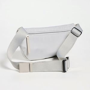 Sac banane personnalisé Keymay Fashion pour femme, en nylon gris, avec quincaillerie argentée, fermeture éclair, étanche, sac de voyage bandoulière - Product Image 6