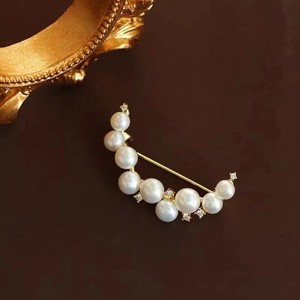 Collier de perles d'eau douce avec corsage en forme de croissant, perle ronde plate Mantou, épingle de collier, broche de fleur à la mode - Product Image 2