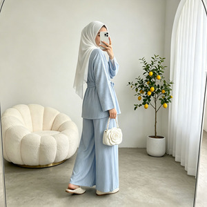 Conjunto modesto estilo kimono azul claro para mujer, top con cintura atada y pantalones de pierna ancha, elegante atuendo musulmán. - Product Image 5