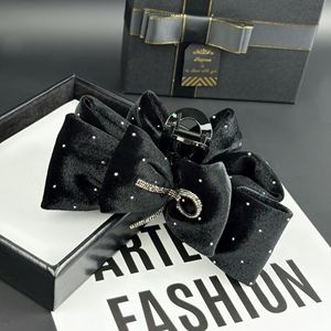 Fugitive Princess Fermaglio per capelli grande da donna in velluto di cristallo nero con fiocco, di alta qualità, rosso Capodanno, a forma di testa di squalo - Product Image 3