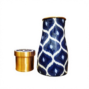 Ensemble de carafes à eau de haute qualité, idéal pour le sport, le yoga, le chevet, pichet en métal avec couvercle pratique, impressions personnalisées - Product Image 1