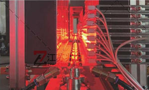 Machine de soufflage de bouteilles en PET de haute précision, machine de soufflage de contenants à paroi mince, fabricant de bouteilles transparentes, moulage constant - Product Image 3