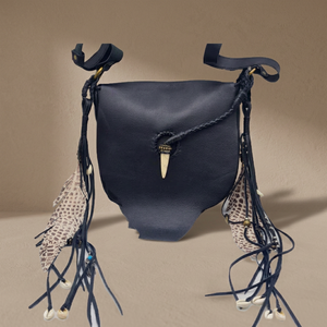 Bolso Bandolera de Cuero Genuino Estilo Étnico Vintage Hecho a Mano con Borlas, Forro de Algodón y Cierre de Cremallera, Aspecto Tradicional Indio - Product Image 4