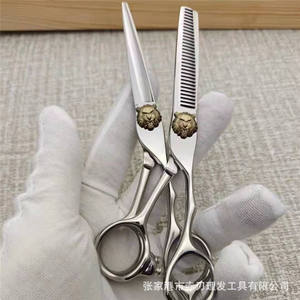Tijeras de Peluquería Tiger Head de Acero Inoxidable 440C, Cabeza Recta, Uso Profesional, Mango Mediano, Pulido Fino - Product Image 4