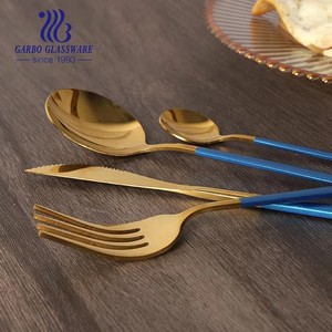 Juego <span class=keywords><strong>de</strong></span> Cubiertos <span class=keywords><strong>de</strong></span> Acero Inoxidable con Acabado Espejo en Oro PVD, Tenedor, Cuchillo, Cuchara para Sopa y Té, con Mango con Pintura Personalizada - Product Image 2