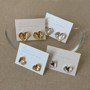 Alta calidad de moda al por mayor superficie irregular joyería tachuelas mujeres minimalista corazón arrugas pendiente - Product Image 4