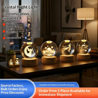 Boule de cristal 3D gravée créative transfrontalière avec base en bois illuminée – Décoration et cadeau pour Noël, Nouvel An, Halloween, Pâques