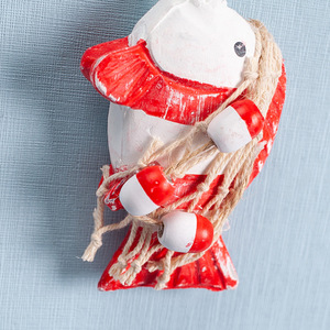 Ornement mural en résine en forme de poisson, 2 pièces, style méditerranéen, décoration murale pour la maison, couleur rouge et bleue, forme irrégulière - Product Image 3
