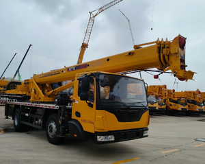 <span class=keywords><strong>Grue</strong></span> de <span class=keywords><strong>camion</strong></span> compacte 12 tonnes XCT12K-1, rayon de braquage minimal de 7 m, équipement de levage hydraulique pour la location - Product Image 3