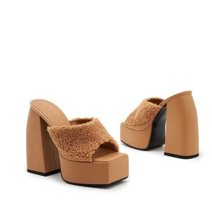 Sandales à <span class=keywords><strong>talon</strong></span> bloc épais pour femmes, semelle plateforme haute, brides croisées en fourrure, <span class=keywords><strong>mules</strong></span> à enfiler, fourrure synthétique douce, bout carré ouvert - Product Image 6