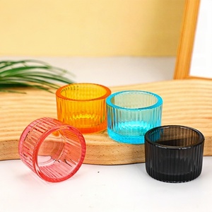 Élégants mini porte-bougies en verre transparent à rayures verticales colorées pour mariages et Saint-Valentin - Product Image 1