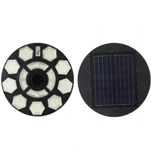 Lampes murales solaires d'extérieur et projecteur LED avec éclairage de balise de jardin alimenté par l'énergie solaire - Product Image 2