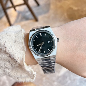 Montre haut de gamme pour homme avec cadran bleu - une montre automatique de luxe dotée d'un boîtier tonneau en acier inoxydable. - Product Image 5