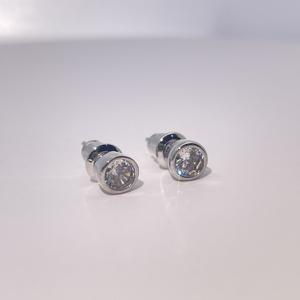 Boucles d'oreilles clous géométriques classiques et simples pour femmes Tianyu Gems en alliage de laiton plaqué or avec perle - Product Image 4