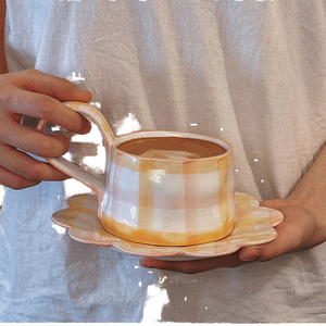 Atacado Bonito Mão Desenhada Xadrez Coração Caneca De Cerâmica Grande Orelha Irregular Copos De Café Criativos Placas De Sobremesa Design Minimalista - Product Image 5