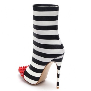 Botines de tacón alto fino para mujer con remaches y tachuelas, punta afilada, a media pantorrilla, moda de invierno, rayas blancas y negras, botas de vestir para dama - Product Image 2
