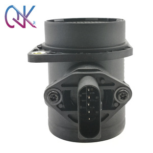 เครื่องวัดการไหลของอากาศ 70 มม. เส้นผ่านศูนย์กลางภายใน 12V เซ็นเซอร์ MAF สำหรับออดี้ ที่นั่ง สโกด้า โฟล์คสวาเกน เอที ทรานส์เมชั่น - Product Image 1
