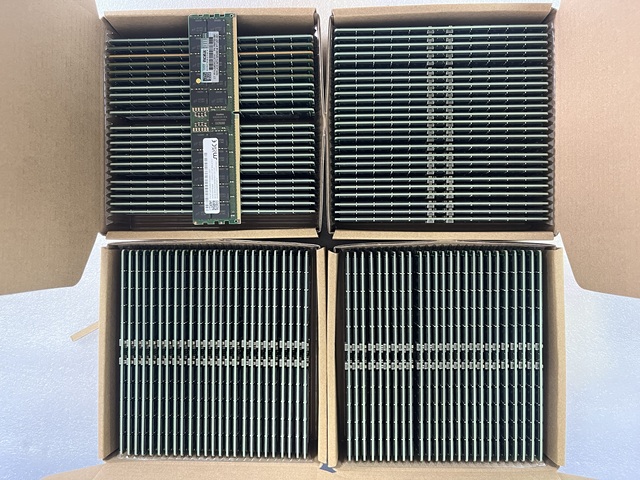 HMAA8GR7CJR4N-XN 64G 2RX4 PC4-3200AA REG ECC / HMAA8GR7AJR4N-XN 64G 2RX4 PC4 3200AA/ MTA36ASF8G72PZ-3G2F1 64GB 2RX4 PC4-3200AA