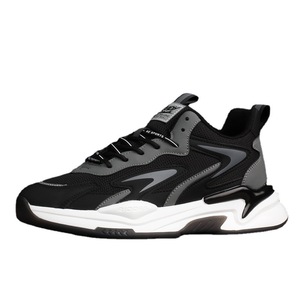 Chaussures de course et de tennis en mesh avec logo personnalisé, respirantes, de bonne qualité, chaussures de marche épaisses pour hommes - Product Image 1