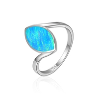 Bijoux en argent sterling enchanteurs 925 vente en gros bague en opale sculptée à la main détails de la bande centre en opale irisée brille avec poli