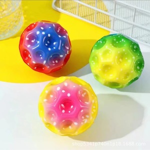 Balle rebondissante en éponge solide pour enfants, jouet en caoutchouc durable à haute élasticité pour animaux de compagnie de 2 à 4 ans, unisexe - Product Image 1