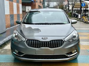 Kia K3 2013 1.6L <span class=keywords><strong>automatique</strong></span> d'occasion, traction avant, toit ouvrant, volant multifonction, documents d'exportation complets, livraison maritime rapide - Product Image 1