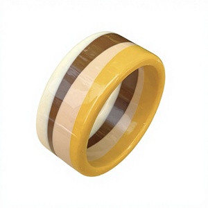 Bracelets en résine faits à la main, accessoires de mode pour femmes, bracelets décoratifs uniques pour un usage décontracté, pour le bureau - Product Image 1