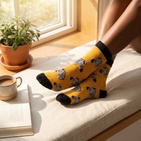 Chaussettes tendance en jacquard côtelé, chaussettes de créateur OEM ODM personnalisées, chaussettes mi-mollet écologiques à motifs, chaussettes de mode pour le quotidien et le streetwear