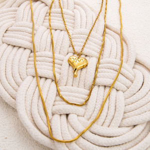 Ensemble de colliers en acier inoxydable en forme de cœur, plaqué or 18 carats, bijoux tendance pour l'été - Product Image 1