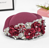 Bérets Rétro Style Britannique pour Femmes, Faits Main avec Décoration Fleur et Strass, Casquette d'Hôtesse de l'Air en Laine, Béret Tendance pour Dames, Vente en Gros
