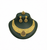 Parure de bijoux de luxe plaqué or 24 carats avec perles en forme de goutte d'eau, boucles d'oreilles et collier, idéale pour les mariées