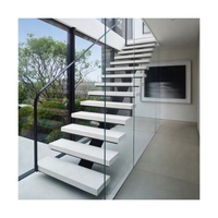 Escalier courbé en pierre frittée et marbre pour villa résidentielle de luxe