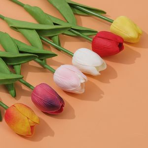Ramo de Tulipanes Artificiales de Plástico Suave con 5 Cabezas, Tulipanes de Tacto Natural, Flores Artificiales para el Día de la Madre, Regreso a Clases, Bodas - Product Image 1
