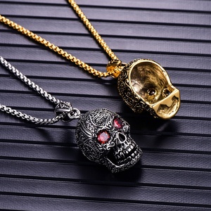 Collier unisexe tendance style punk en acier titane avec pendentif tête de mort fantôme et strass rouges, chaîne en bambou moulé, vente en gros - Product Image 3