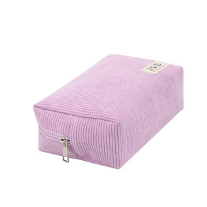 Pochettes de voyage de maquillage en velours de luxe avec logo personnalisé et combinaisons de lettres sacs et étuis à cosmétiques cadeau - Product Image 3