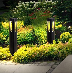 Lampadaire LED triangulaire moderne en aluminium, très vendu, pour éclairage de jardin et allées - Product Image 2