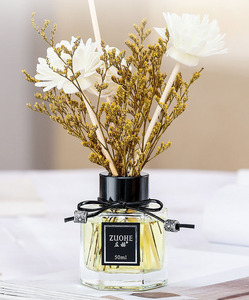 50ml BPA İçermeyen Alkol İçermeyen Cam Çubuklu Oda Kokusu Şişesi Lüks Çiçek Desenli Esansiyel Yağ Parfümü Sivrisinek Kovucu Uzun Süreli - Product Image 3