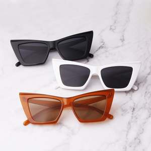 Gafas de Sol Cuadradas de Moda Retro con Logotipo Personalizado, Gafas de Sol de Ojo de Gato con Marco Grande para Mujer - Product Image 2