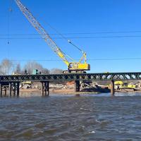 Puente de panel Bailey modular de gran envergadura personalizable con alta capacidad de carga para aplicaciones de cruce de mar y río