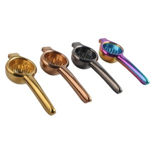 Este exprimidor manual exprime limones, limas y otras frutas cítricas pequeñas para su receta o cóctel favorito. Exprimidor de cítricos - Product Image 6