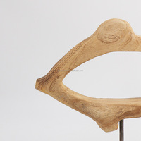 Sculpture de poisson en bois creux sculptée à la main sur support, statue de poisson en bois massif naturel pour la décoration de table et la décoration côtière à la maison