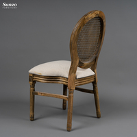 Chaise Louis de luxe française en rotin, élégante chaise de banquet pour mariage, hôtel et décoration d'événements (vente en gros)