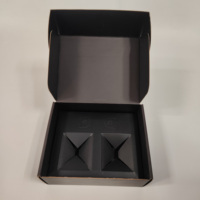Hoogwaardige op maat gemaakte full-color zelfopvouwbare vouwdozen van golfkarton met embossing, matte laminatie, elegant design en biologisch afbreekbaar.