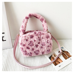 Vente chaude hiver fourrure seau moelleux correspondant <span class=keywords><strong>N</strong></span> et <span class=keywords><strong>Y</strong></span> sac femmes chapeau et sac à main ensemble - Product Image 5