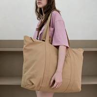 Sac fourre-tout de shopping pour le week-end en toile de coton avec logo personnalisé, sangle de bagage, doubles poignées et fermeture éclair