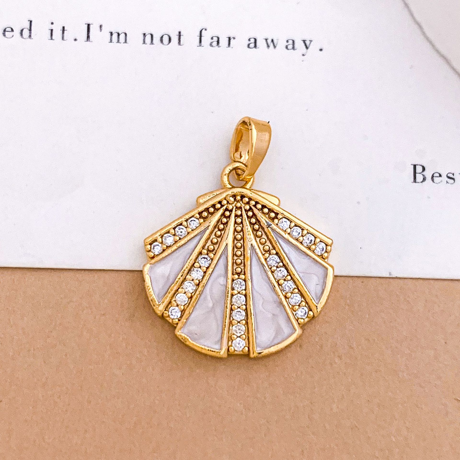 Xl2455 white scallop pendant gold