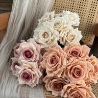 Hot Selling 7-Kopf künstlicher Rosen strauß für Abschluss hochzeit Weihnachten & Neujahr Dekorationen Special für chinesisches Neujahr